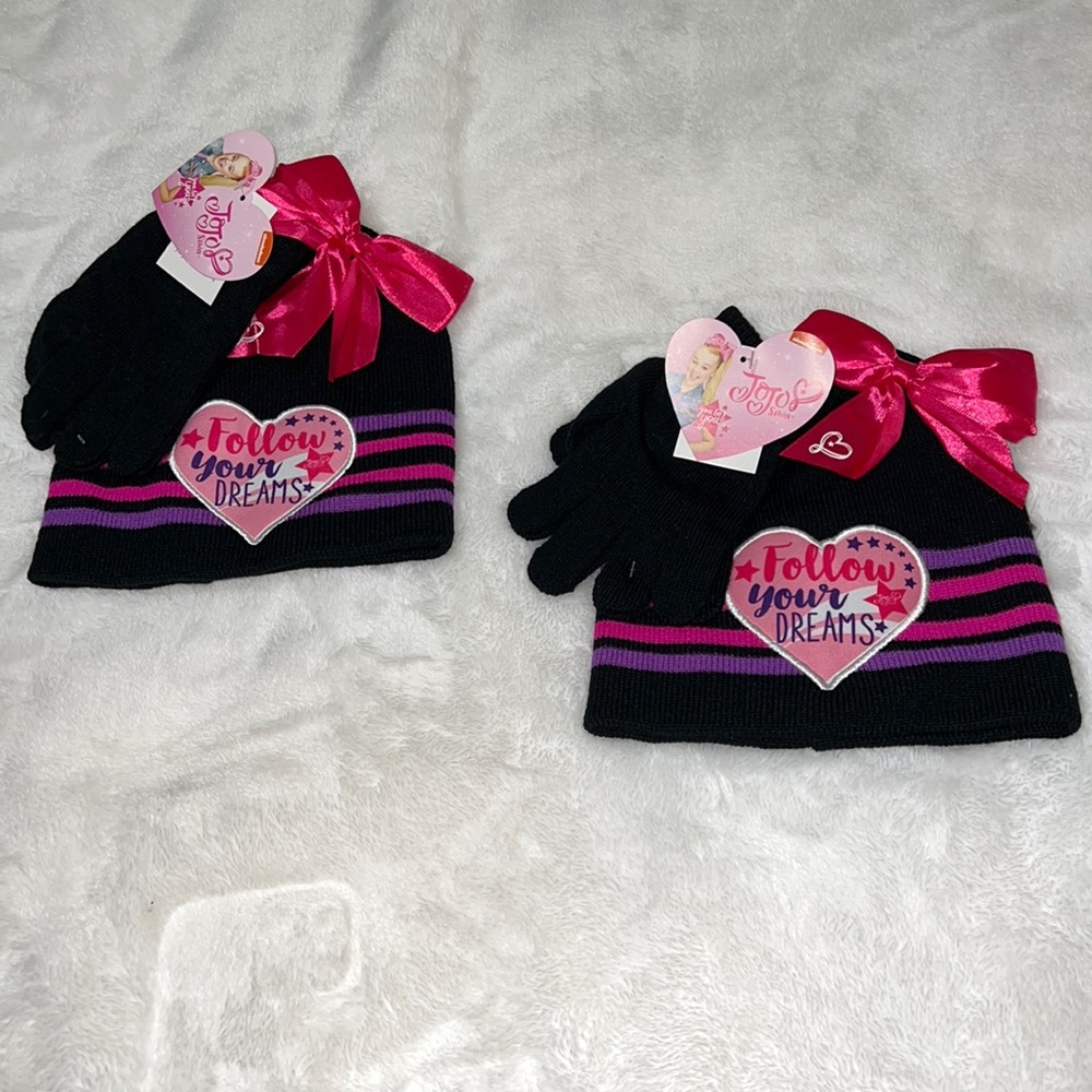 🆕 Set of 2 Nickelodeon Jojo, beanie hat and gloves.